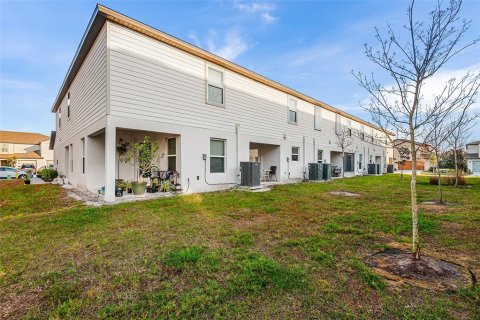 Townhouse in Tampa, Florida 3 bedrooms, 158.77 sq.m. № 2142045 - photo 3
