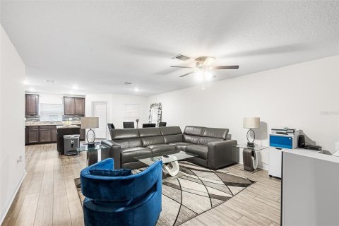 Townhouse in Tampa, Florida 3 bedrooms, 158.77 sq.m. № 2142045 - photo 5