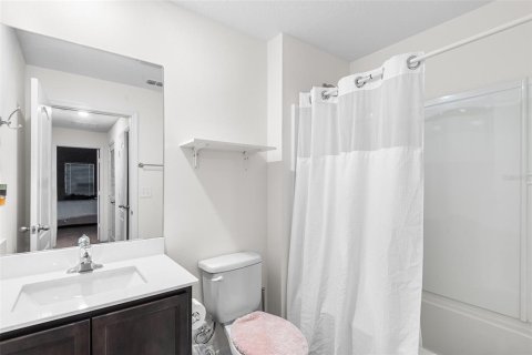 Townhouse in Tampa, Florida 3 bedrooms, 158.77 sq.m. № 2142045 - photo 22