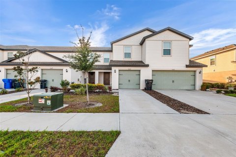 Townhouse in Tampa, Florida 3 bedrooms, 158.77 sq.m. № 2142045 - photo 2