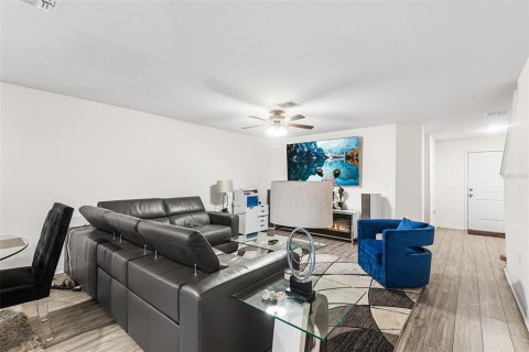Townhouse in Tampa, Florida 3 bedrooms, 158.77 sq.m. № 2142045 - photo 6