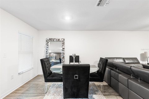 Townhouse in Tampa, Florida 3 bedrooms, 158.77 sq.m. № 2142045 - photo 12
