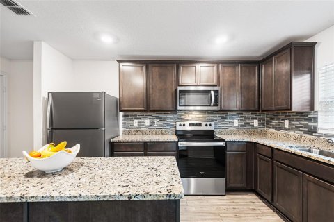 Townhouse in Tampa, Florida 3 bedrooms, 158.77 sq.m. № 2142045 - photo 8