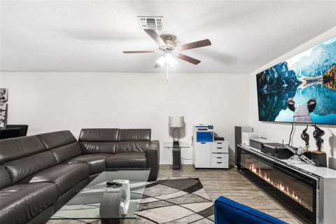 Townhouse in Tampa, Florida 3 bedrooms, 158.77 sq.m. № 2142045 - photo 4