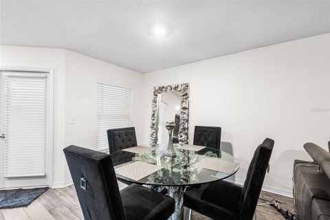 Townhouse in Tampa, Florida 3 bedrooms, 158.77 sq.m. № 2142045 - photo 13