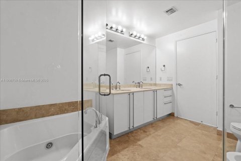 Condominio en venta en Aventura, Florida, 2 dormitorios, 134.99 m2 № 1966647 - foto 13