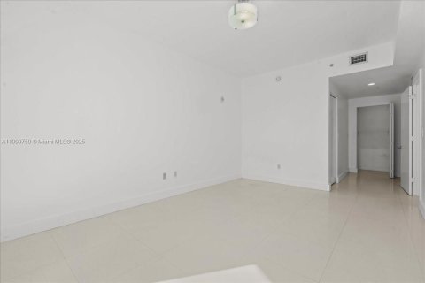 Condominio en venta en Aventura, Florida, 2 dormitorios, 134.99 m2 № 1966647 - foto 9