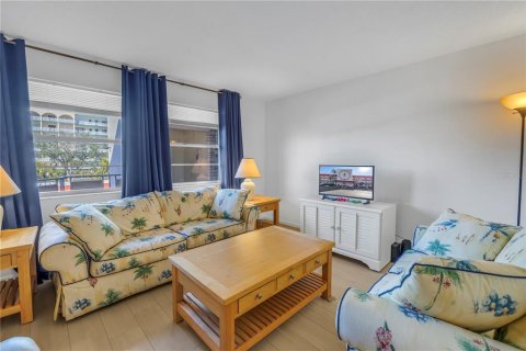 Condo in Gulfport, Florida, 1 bedroom  № 1518283 - photo 7