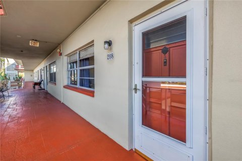 Condo in Gulfport, Florida, 1 bedroom  № 1518283 - photo 4