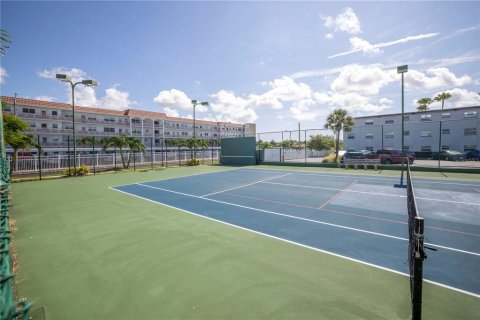 Condo in Gulfport, Florida, 1 bedroom  № 1518283 - photo 30