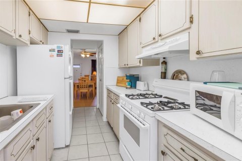 Condo in Gulfport, Florida, 1 bedroom  № 1518283 - photo 16