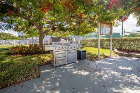 Condo in Gulfport, Florida, 1 bedroom  № 1518283 - photo 28
