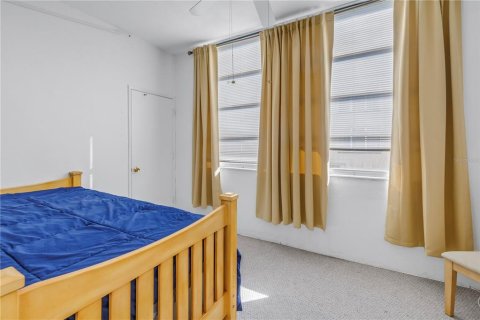 Condo in Gulfport, Florida, 1 bedroom  № 1518283 - photo 17