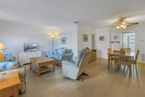 Condo in Gulfport, Florida, 1 bedroom  № 1518283 - photo 6