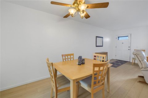 Condo in Gulfport, Florida, 1 bedroom  № 1518283 - photo 11