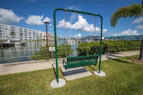 Condo in Gulfport, Florida, 1 bedroom  № 1518283 - photo 27