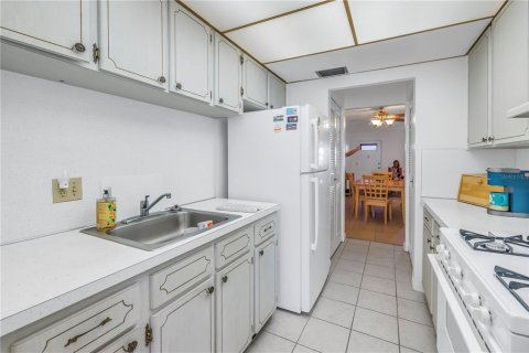 Condo in Gulfport, Florida, 1 bedroom  № 1518283 - photo 15