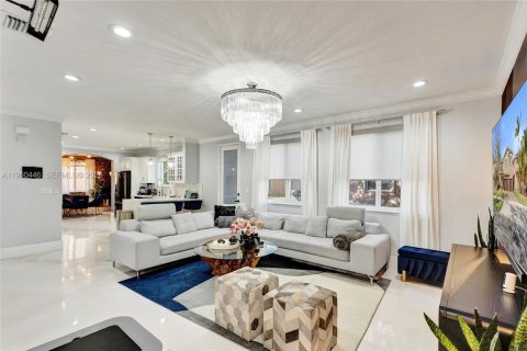 Villa ou maison à vendre à Miami Gardens, Floride: 6 chambres, 313.92 m2 № 2021991 - photo 12