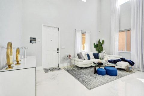 Villa ou maison à vendre à Miami Gardens, Floride: 6 chambres, 313.92 m2 № 2021991 - photo 6