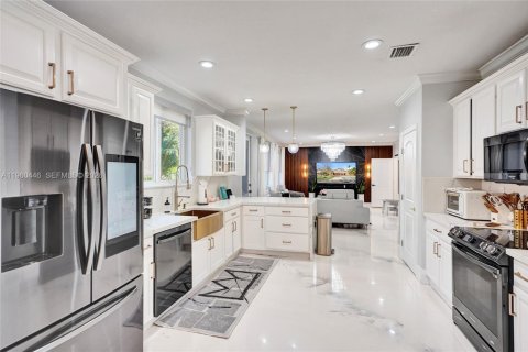 Villa ou maison à vendre à Miami Gardens, Floride: 6 chambres, 313.92 m2 № 2021991 - photo 14