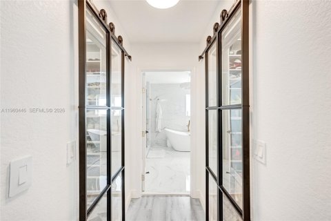 Villa ou maison à vendre à Miami Gardens, Floride: 6 chambres, 313.92 m2 № 2021991 - photo 27