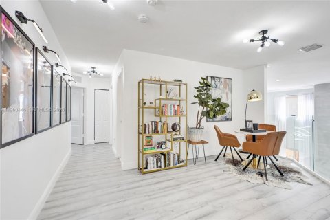 Villa ou maison à vendre à Miami Gardens, Floride: 6 chambres, 313.92 m2 № 2021991 - photo 24