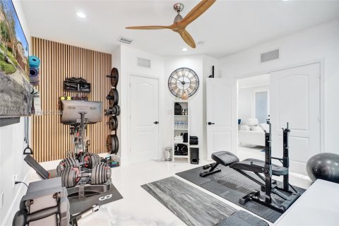 Villa ou maison à vendre à Miami Gardens, Floride: 6 chambres, 313.92 m2 № 2021991 - photo 23