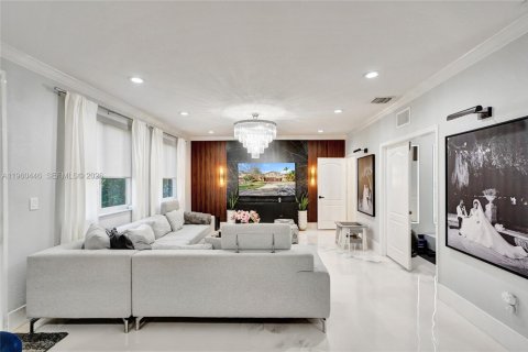 Villa ou maison à vendre à Miami Gardens, Floride: 6 chambres, 313.92 m2 № 2021991 - photo 11