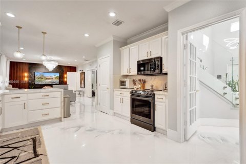Villa ou maison à vendre à Miami Gardens, Floride: 6 chambres, 313.92 m2 № 2021991 - photo 16