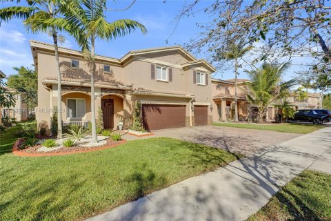 Villa ou maison à vendre à Miami Gardens, Floride: 6 chambres, 313.92 m2 № 2021991 - photo 3