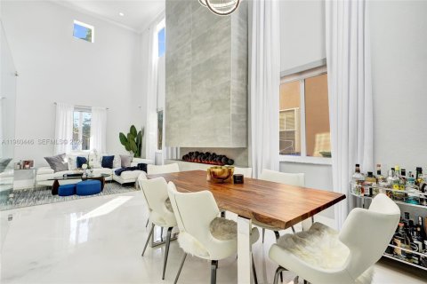 Villa ou maison à vendre à Miami Gardens, Floride: 6 chambres, 313.92 m2 № 2021991 - photo 8