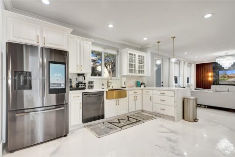 Villa ou maison à vendre à Miami Gardens, Floride: 6 chambres, 313.92 m2 № 2021991 - photo 15