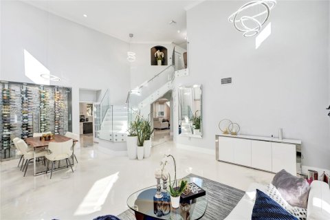 Villa ou maison à vendre à Miami Gardens, Floride: 6 chambres, 313.92 m2 № 2021991 - photo 5