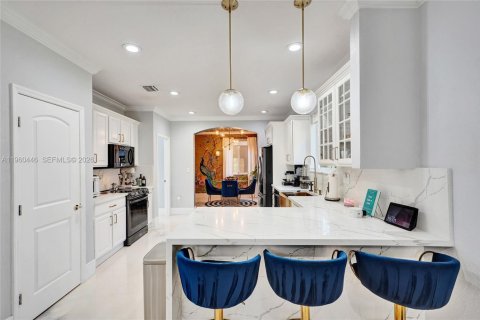 Villa ou maison à vendre à Miami Gardens, Floride: 6 chambres, 313.92 m2 № 2021991 - photo 13