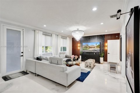 Villa ou maison à vendre à Miami Gardens, Floride: 6 chambres, 313.92 m2 № 2021991 - photo 10