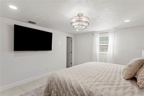 Villa ou maison à vendre à Tampa, Floride: 5 chambres, 269.51 m2 № 2267473 - photo 23