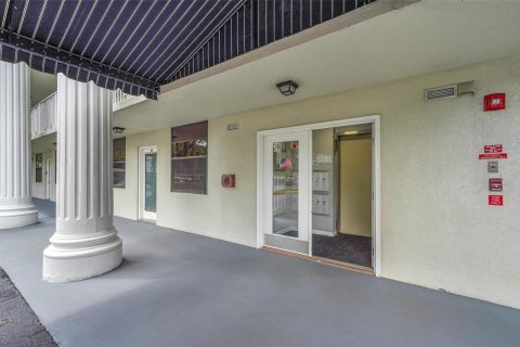 Condo in Davie, Florida, 2 bedrooms № 2078316 - photo 28