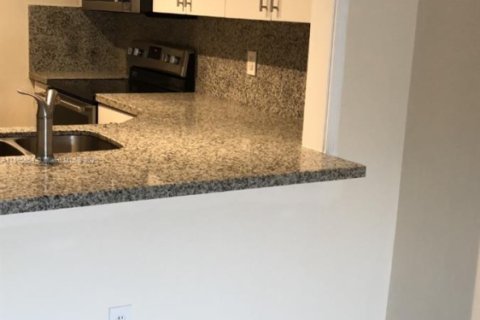 Condo in Miami, Florida, 2 bedrooms  № 1893492 - photo 26