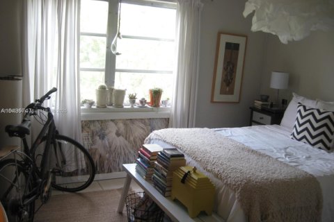 Condo in Miami, Florida, 2 bedrooms  № 1893492 - photo 9