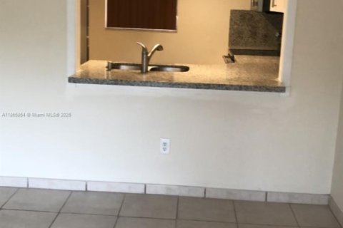 Condo in Miami, Florida, 2 bedrooms  № 1893492 - photo 27