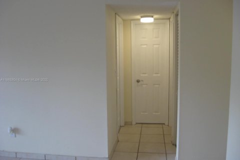 Condo in Miami, Florida, 2 bedrooms  № 1893492 - photo 20
