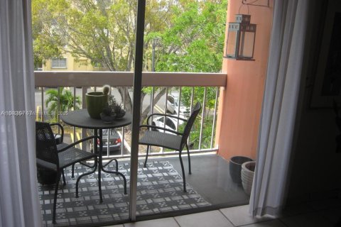 Condo in Miami, Florida, 2 bedrooms  № 1893492 - photo 7