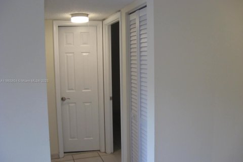 Condo in Miami, Florida, 2 bedrooms  № 1893492 - photo 18