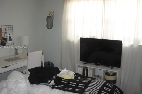 Condo in Miami, Florida, 2 bedrooms  № 1893492 - photo 8