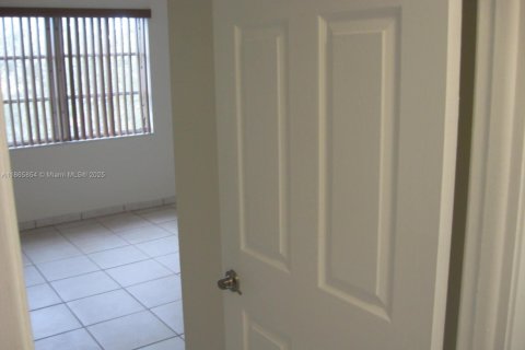 Condo in Miami, Florida, 2 bedrooms  № 1893492 - photo 19