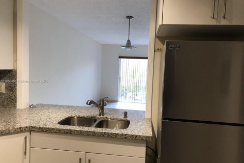 Condo in Miami, Florida, 2 bedrooms  № 1893492 - photo 30