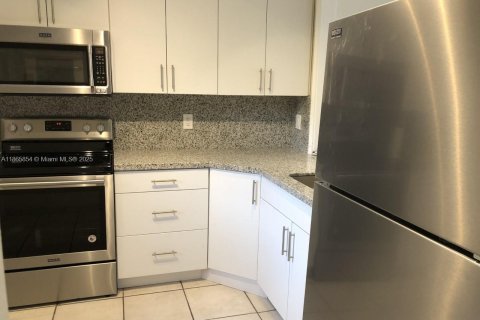 Condo in Miami, Florida, 2 bedrooms  № 1893492 - photo 28