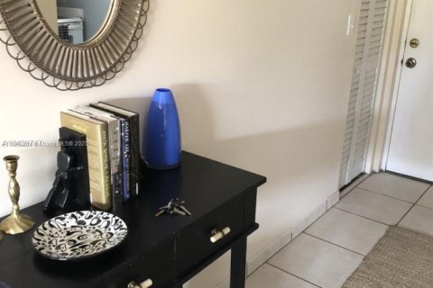 Condo in Miami, Florida, 2 bedrooms  № 1893492 - photo 11
