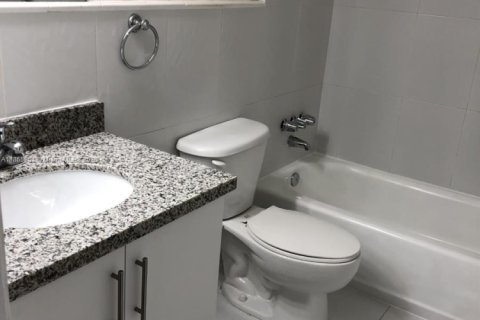 Condo in Miami, Florida, 2 bedrooms  № 1893492 - photo 21