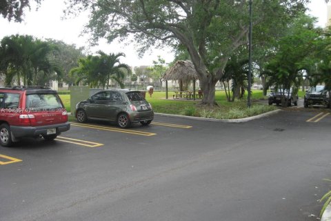 Condo in Miami, Florida, 2 bedrooms  № 1893492 - photo 14